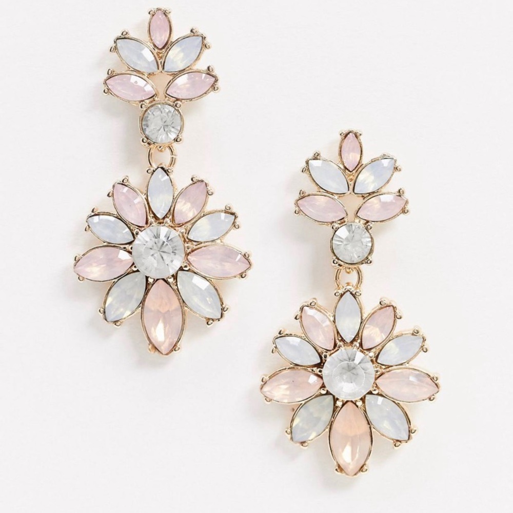 NWT Monki Jennifer Drop Style Earrings